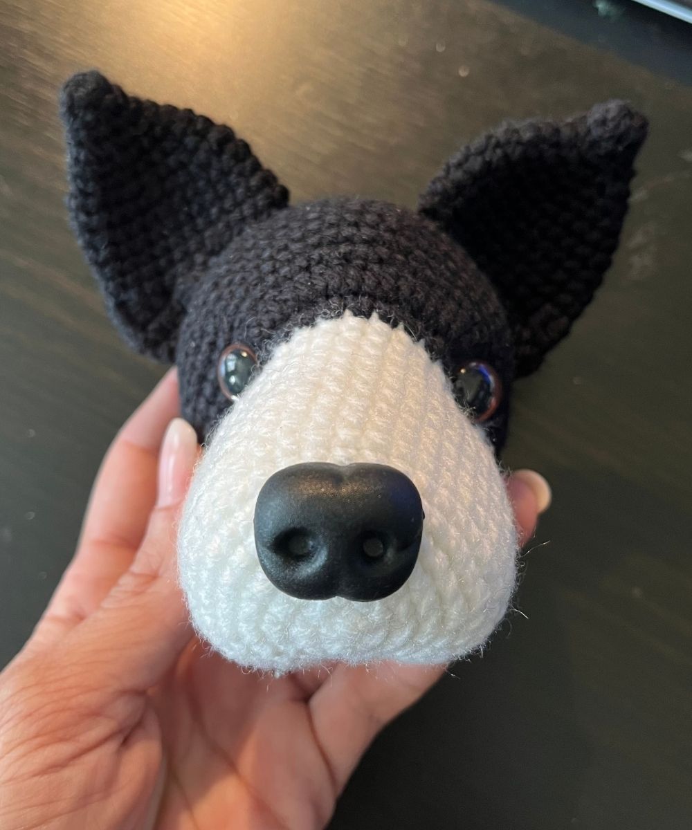 Detailansicht des gehäkelten Australian Shepherd Moon