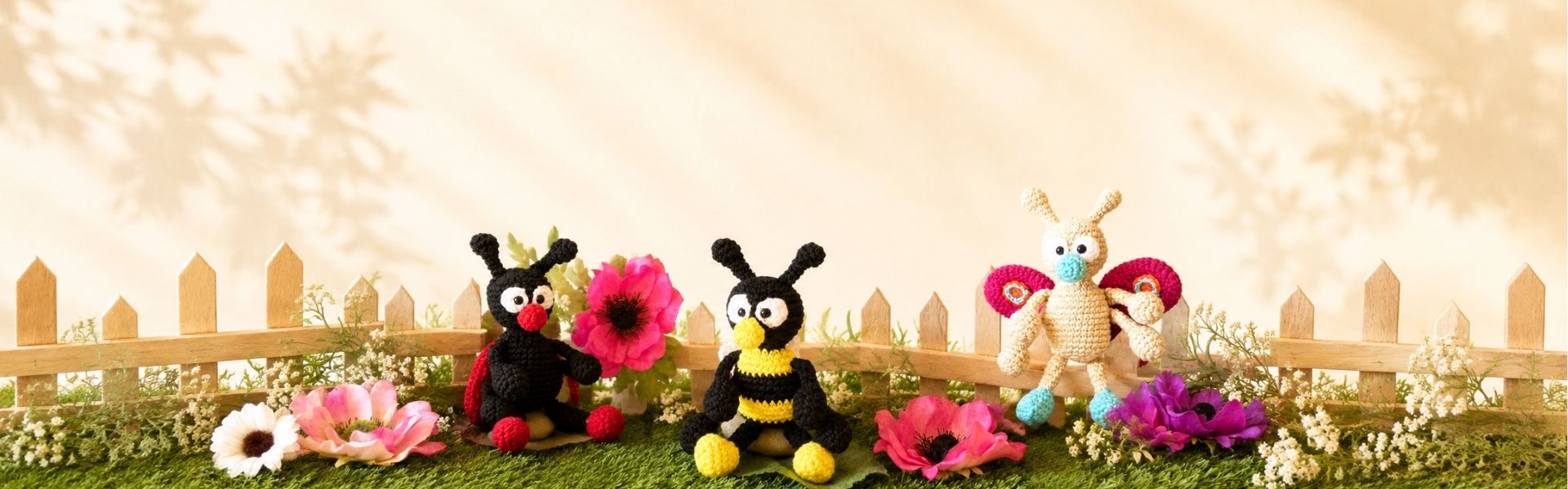 Gehäkeltes Frühlings-Trio aus Schmetterling, Marienkäfer und Biene