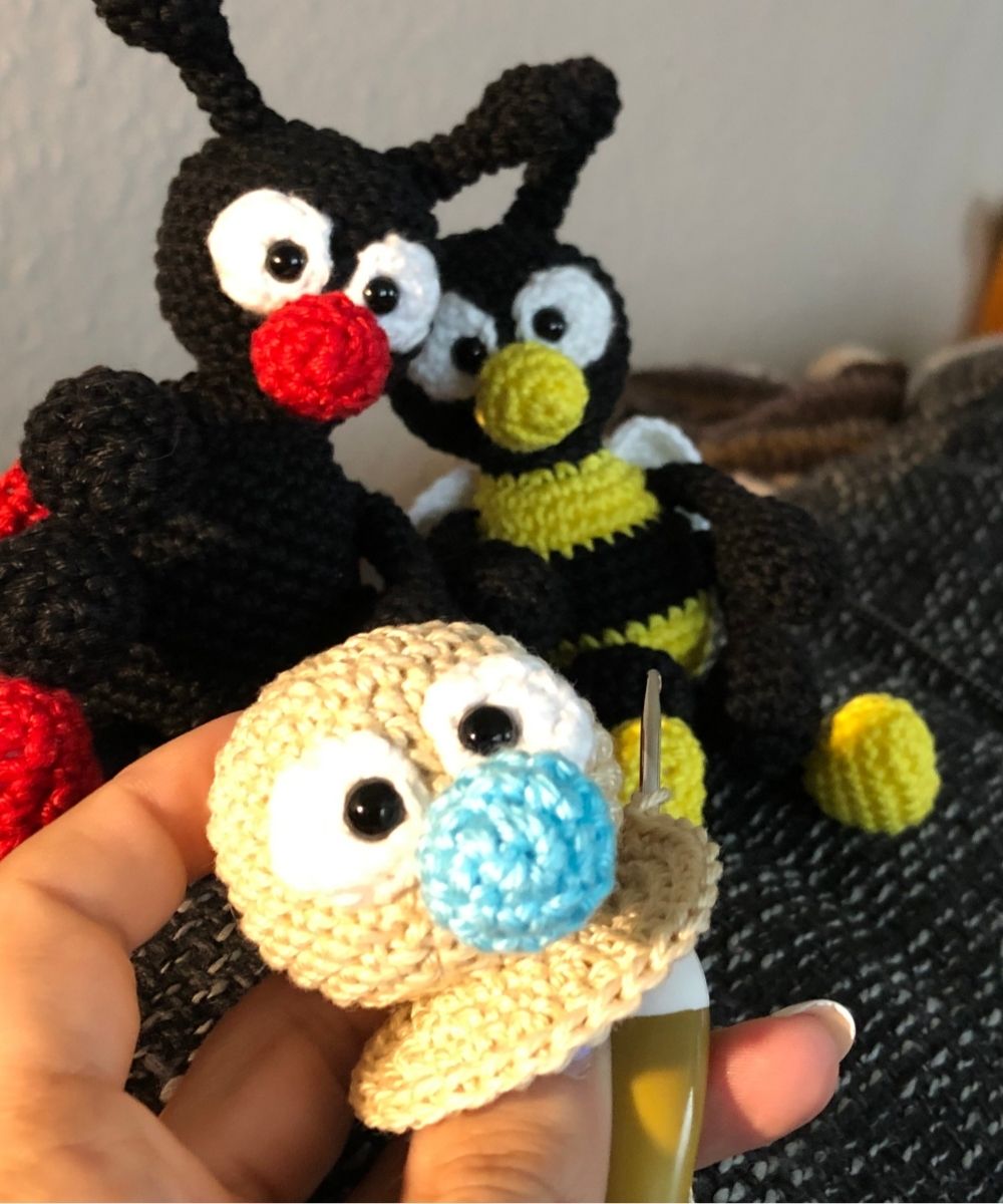 Detailansicht des gehäkelten Frühlings-Trios