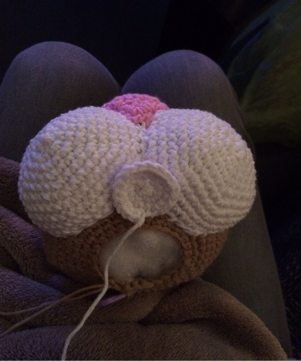 Detailansicht des gehäkelten Hamsters Humphrey