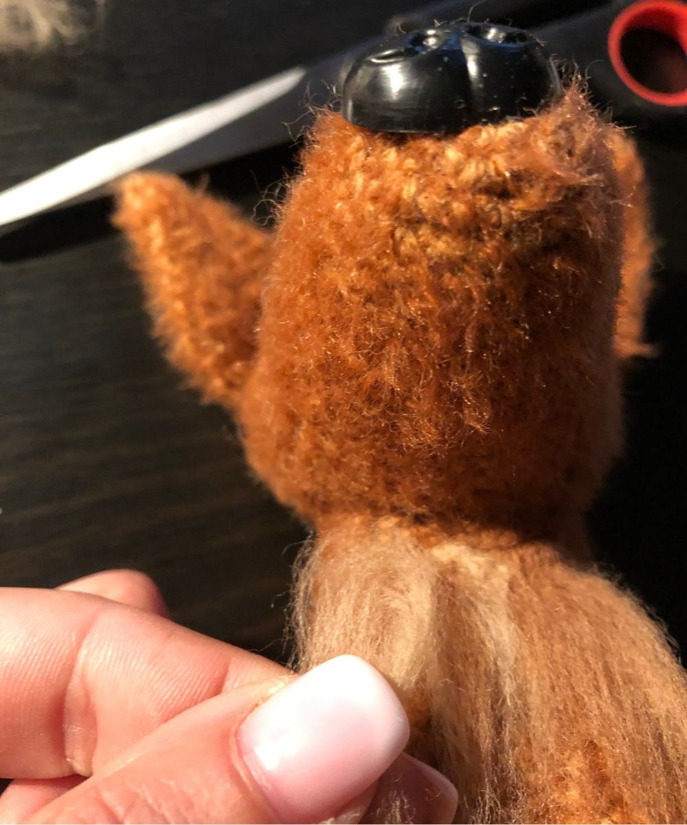 Detailansicht des gehäkelten Harzer Fuchses