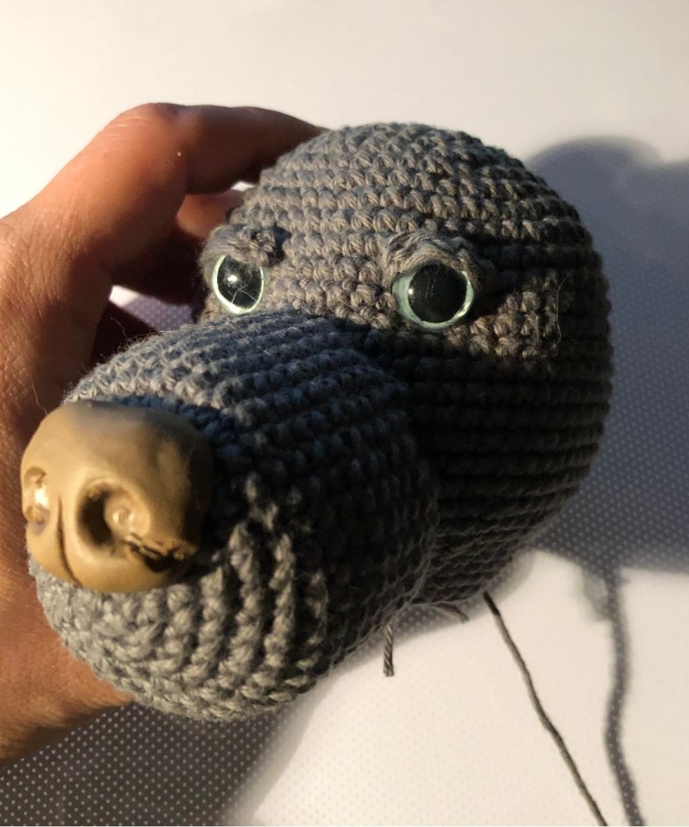 Detailansicht des gehäkelten Weimaraners